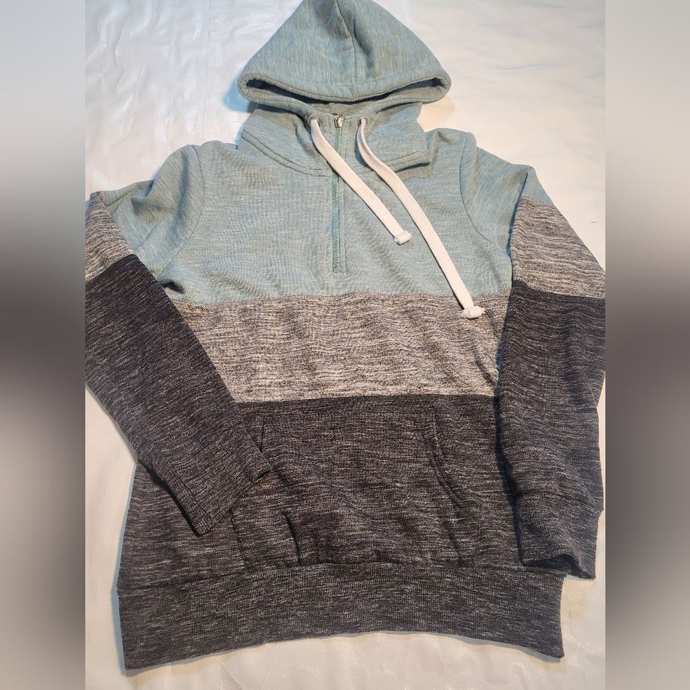 Reflex Men’s Colorblock 1/4 Zip Hoodie in Light Blue, Gray, Dark Gray Sz M